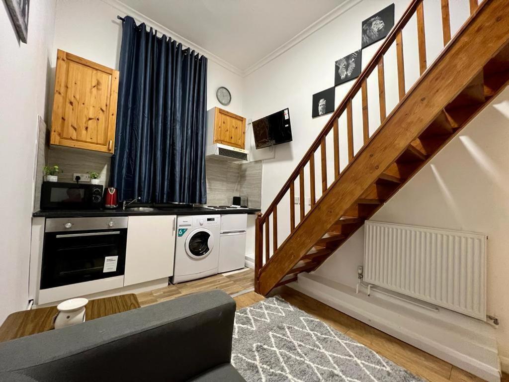 Modern Studios Queenspark London Luaran gambar