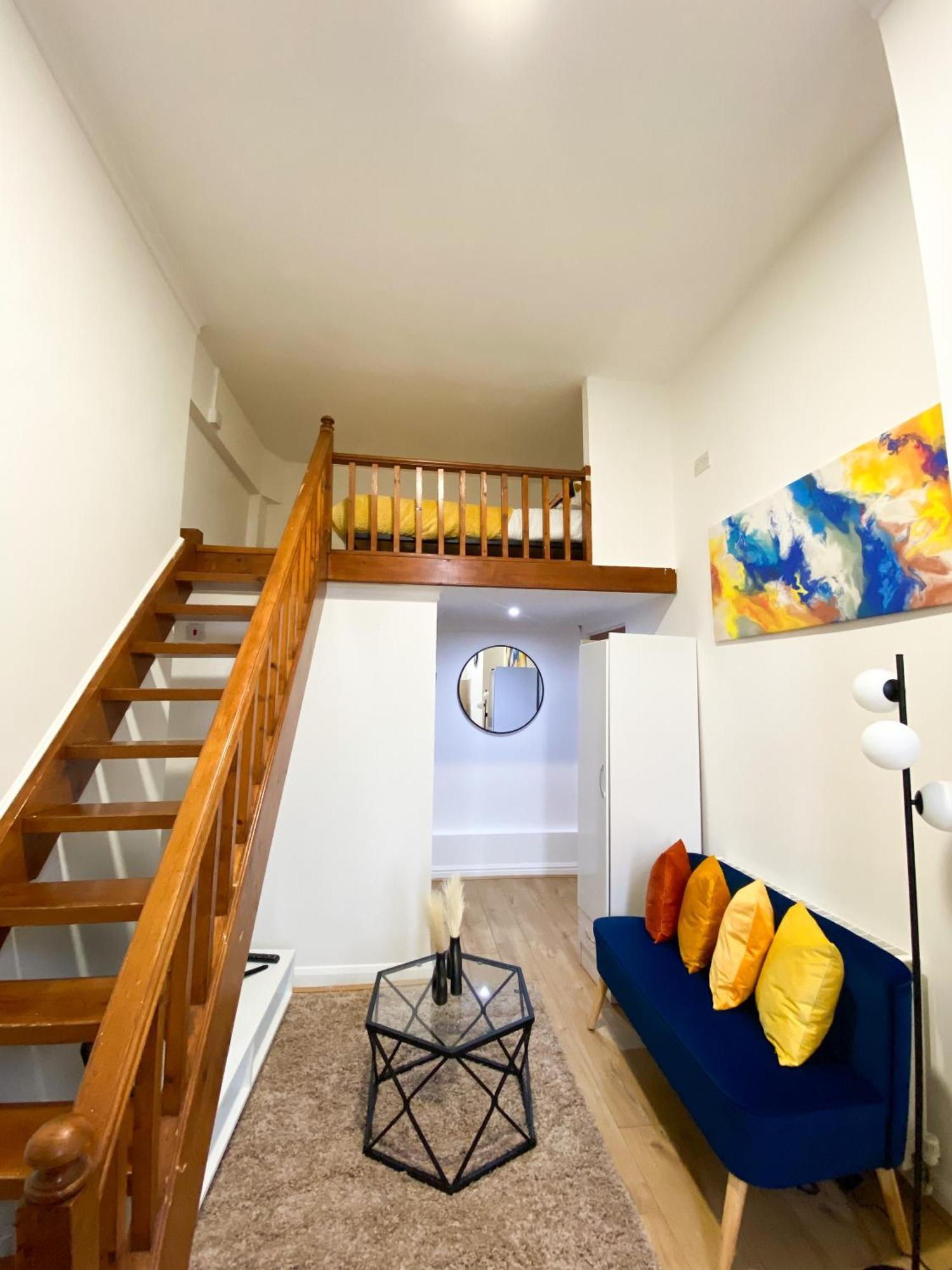 Modern Studios Queenspark London Luaran gambar