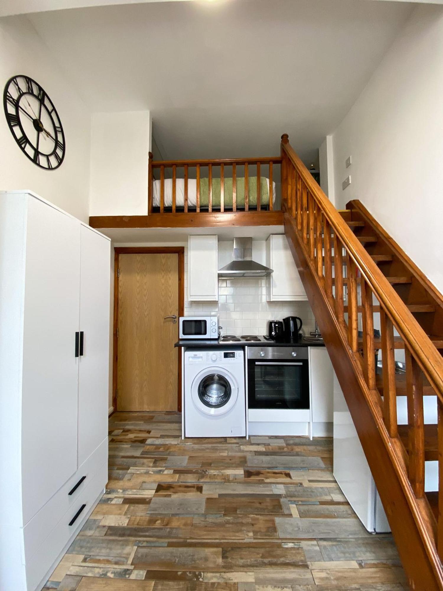 Modern Studios Queenspark London Luaran gambar
