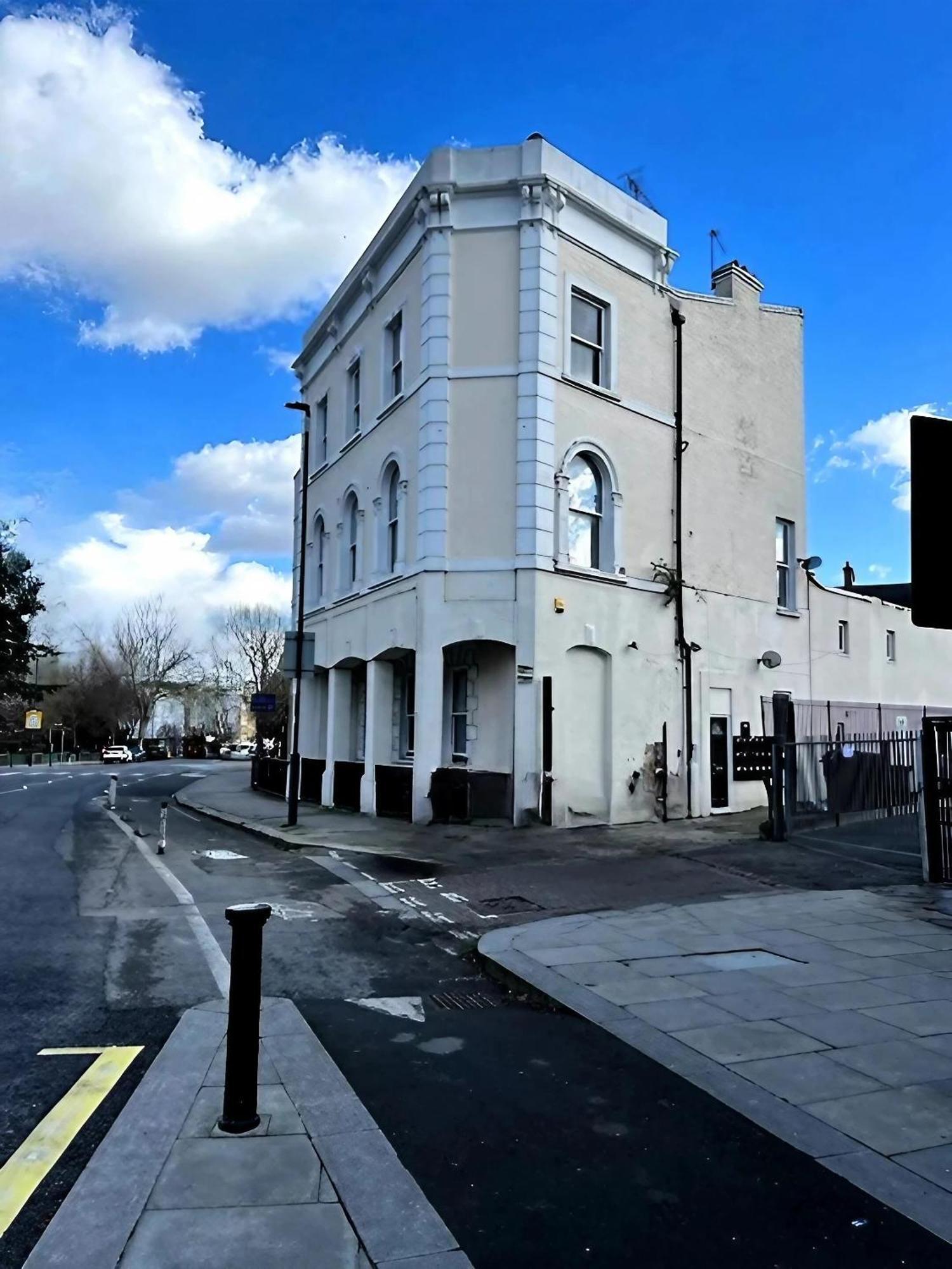 Modern Studios Queenspark London Luaran gambar